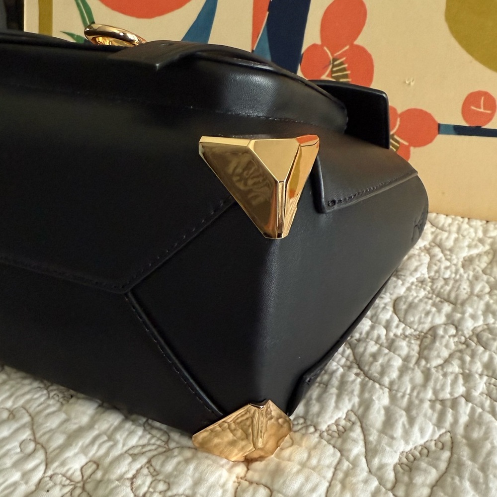 🌟NWT🌟 Michael Kors Manhattan Black & Grey Satchel w/ Gold Accents - Picture 5 of 15